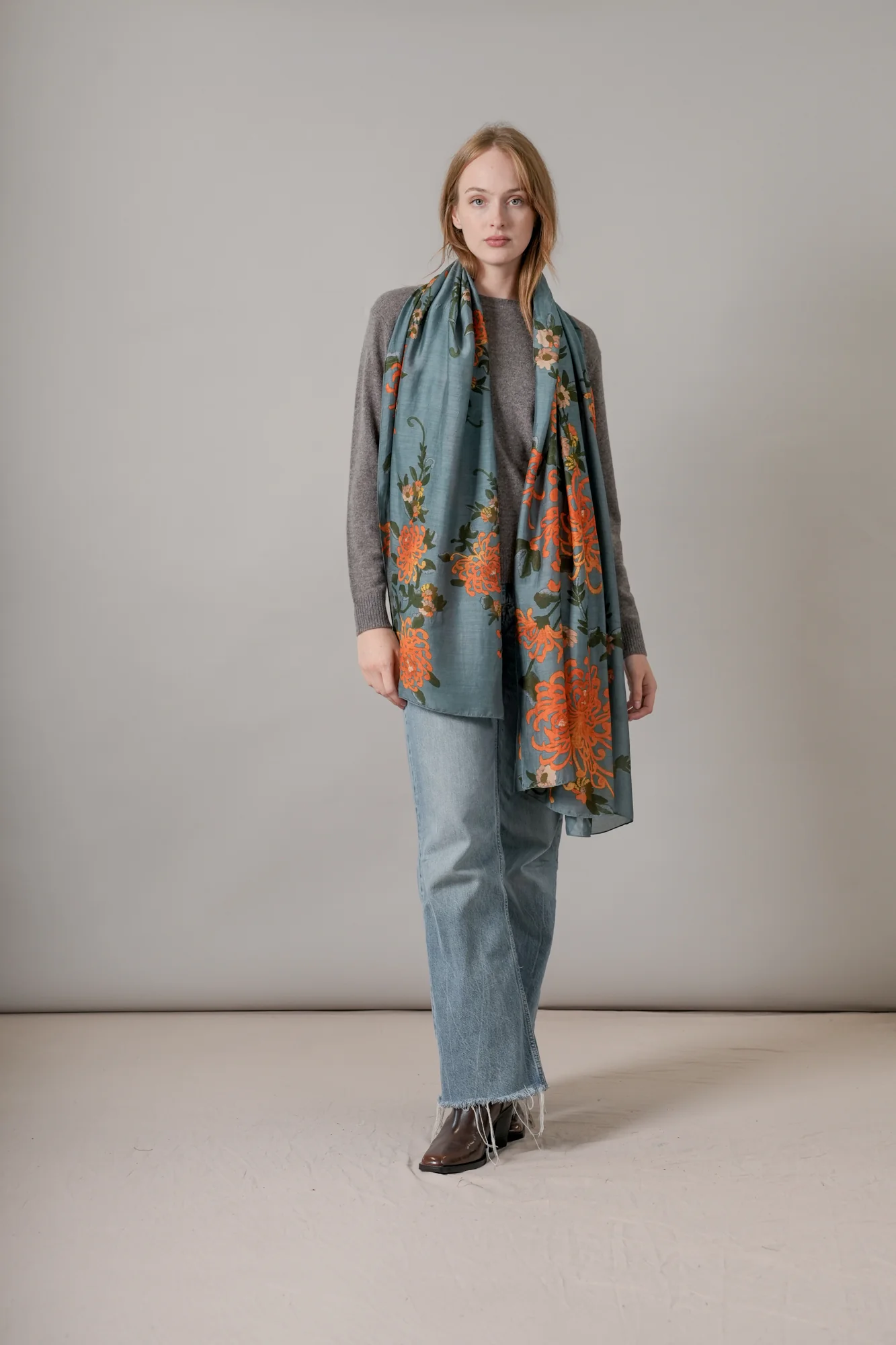 Chrysanthemum Grey Scarf