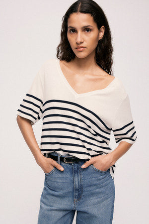 VIWENNIE V-Neck Short Sleeve Knit T-Shirt